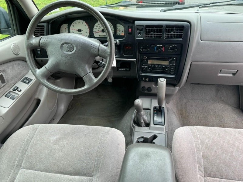 2004 Toyota Tacoma XtraCab V6 4WD (Natl)