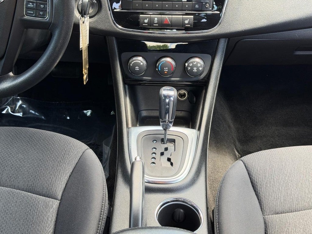 2013 Chrysler 200 4dr Sdn LX