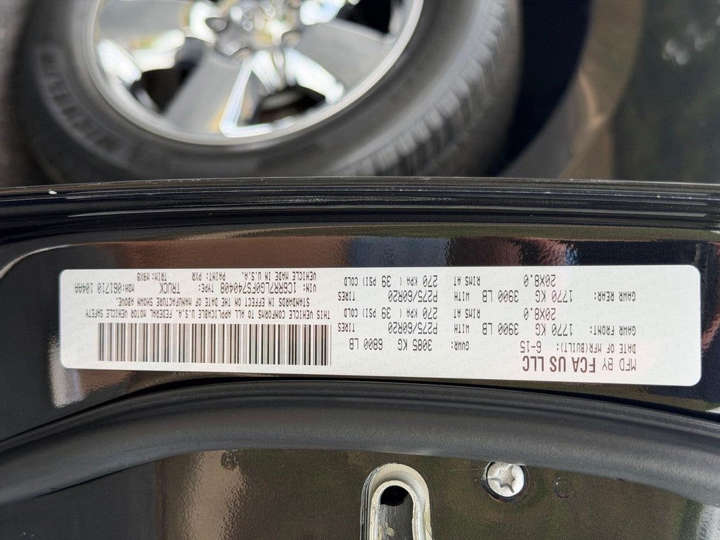 2015 RAM 1500 4WD Crew Cab 140.5" Big Horn