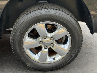 2015 RAM 1500 4WD Crew Cab 140.5" Big Horn