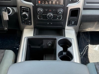 2015 RAM 1500 4WD Crew Cab 140.5" Big Horn