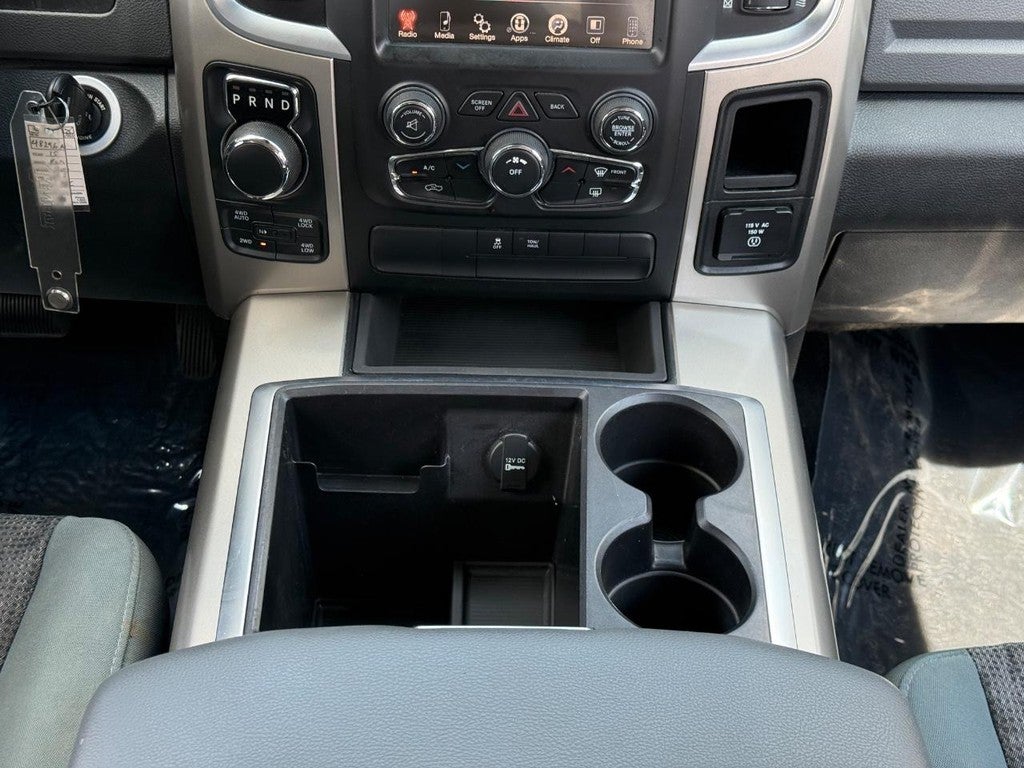 2015 RAM 1500 4WD Crew Cab 140.5" Big Horn