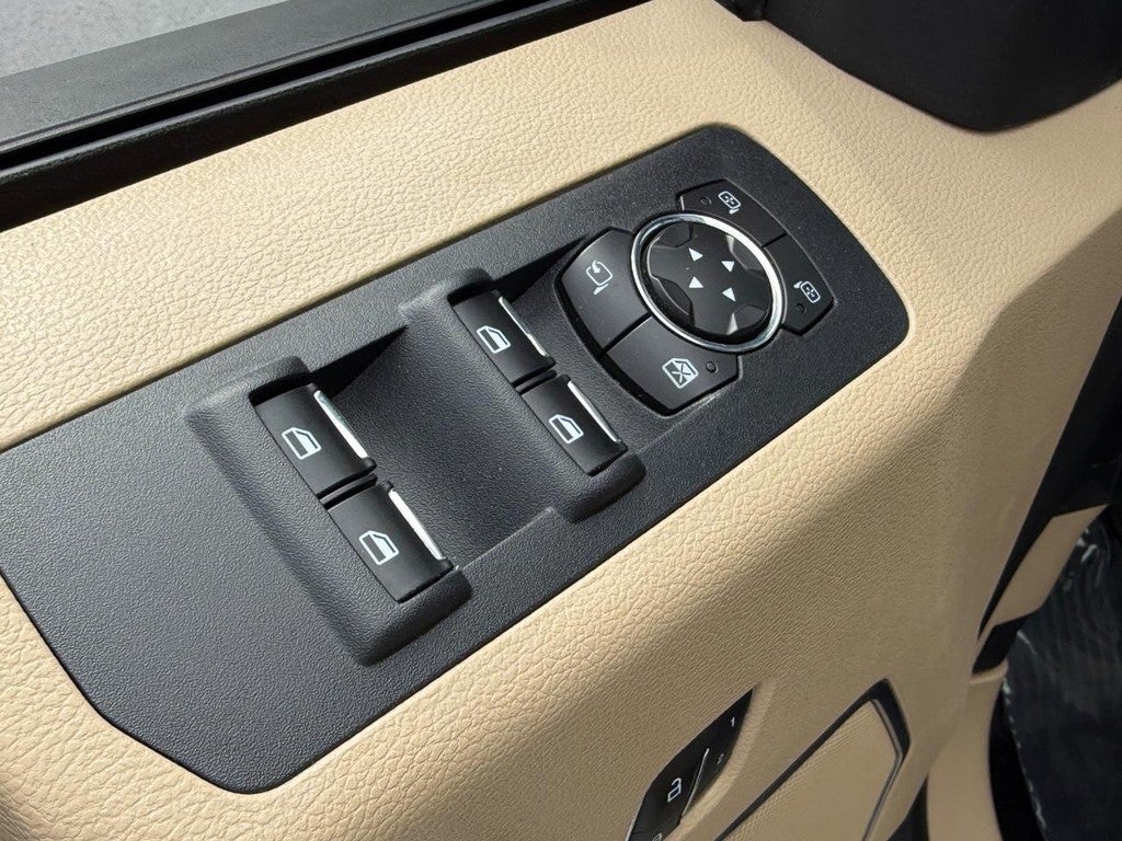 2016 Ford F-150 4WD SuperCrew 145" Lariat