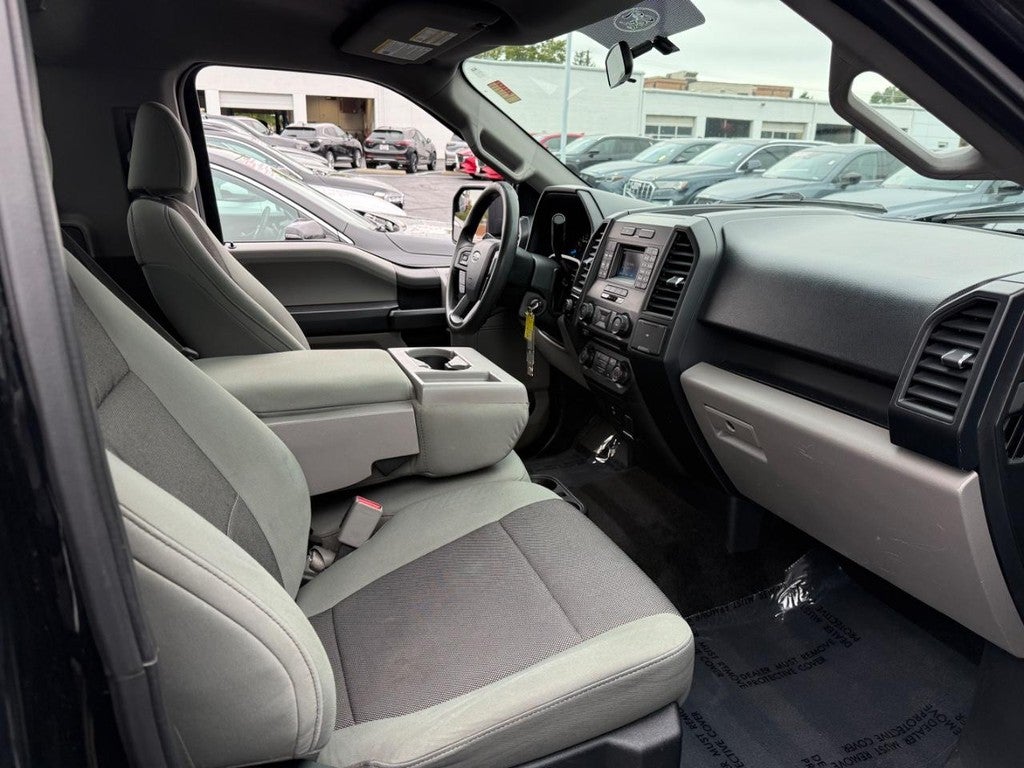 2016 Ford F-150 2WD Reg Cab 122.5" XL