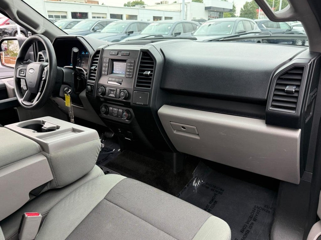 2016 Ford F-150 2WD Reg Cab 122.5" XL
