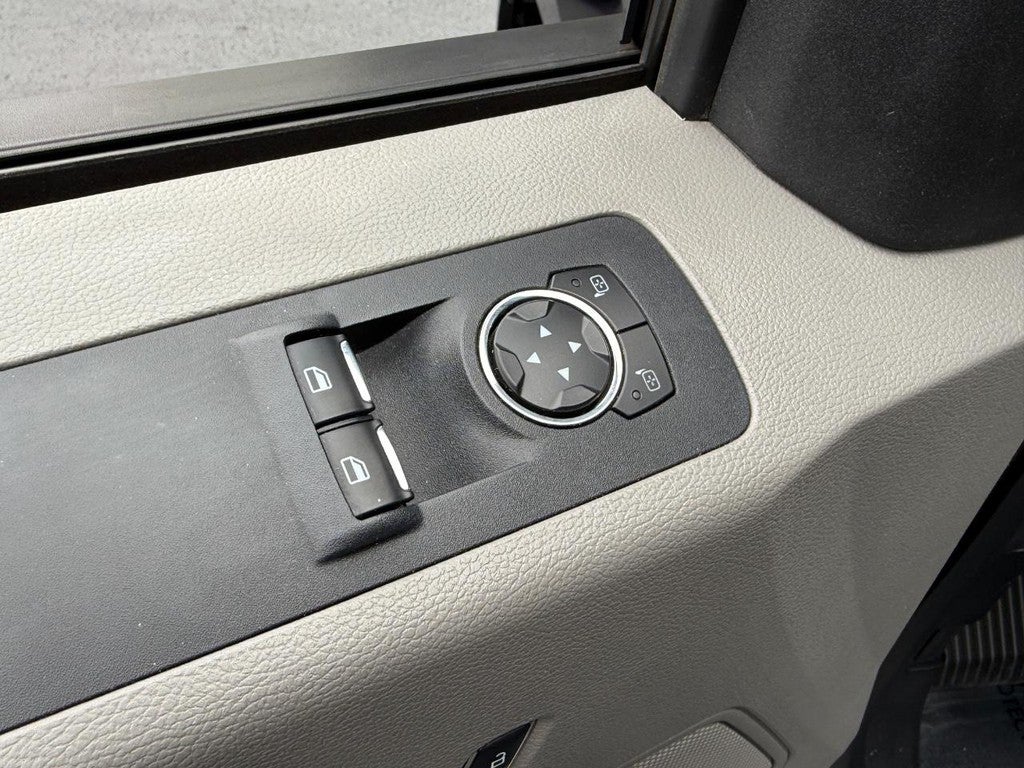 2016 Ford F-150 2WD Reg Cab 122.5" XL