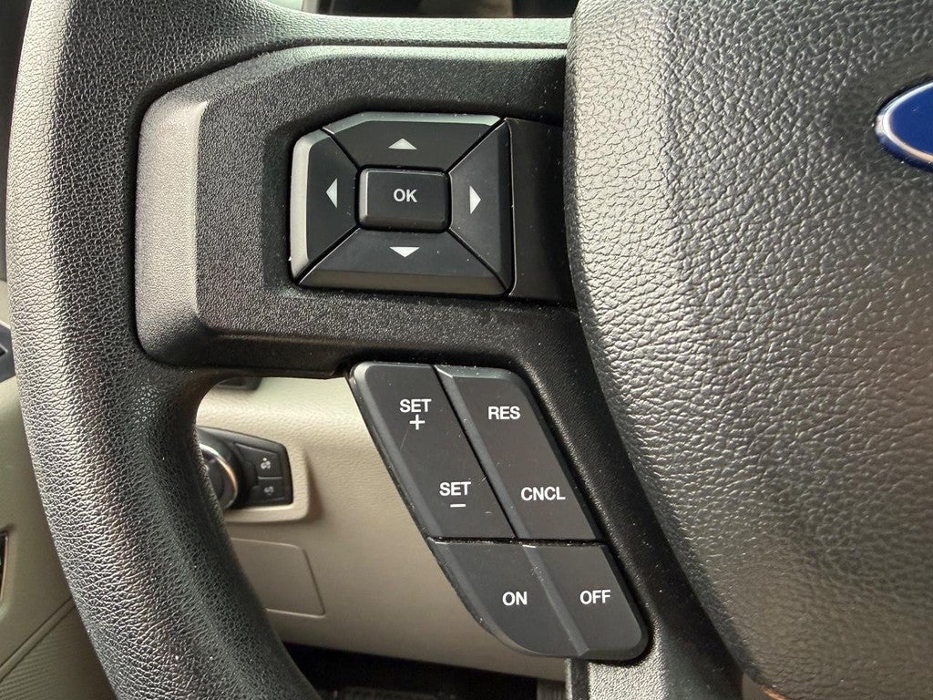 2016 Ford F-150 2WD Reg Cab 122.5" XL