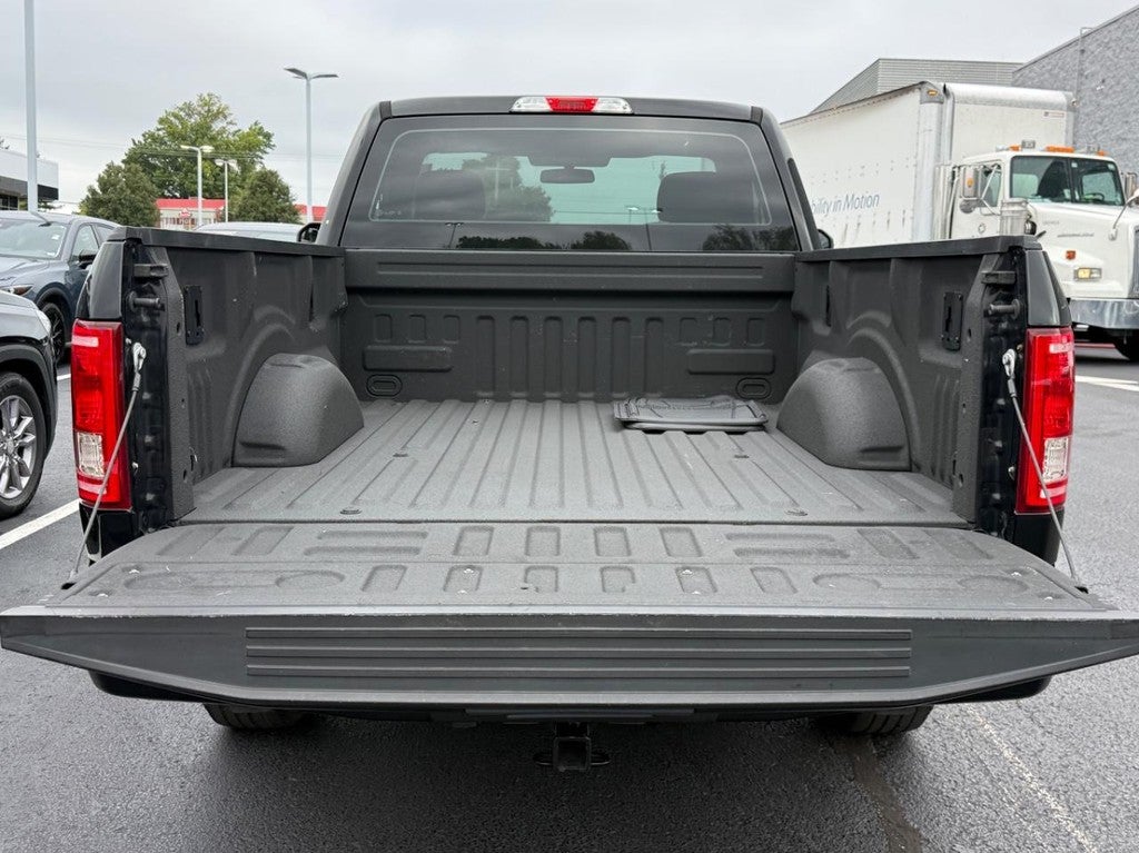 2016 Ford F-150 2WD Reg Cab 122.5" XL