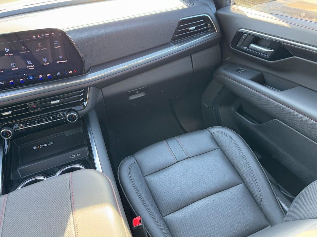 2025 Chevrolet Suburban 4WD 4dr RST