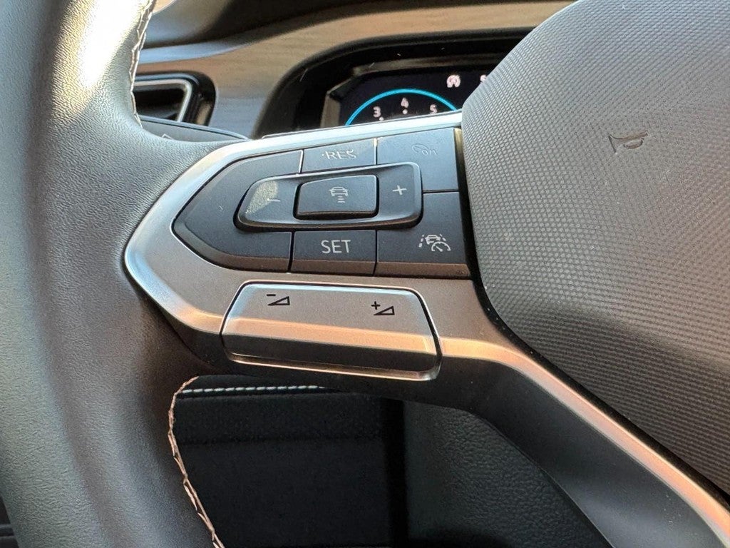 2024 Volkswagen Atlas Cross Sport 2.0T SE FWD