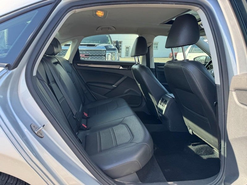 2020 Volkswagen Passat 2.0T R-Line Auto