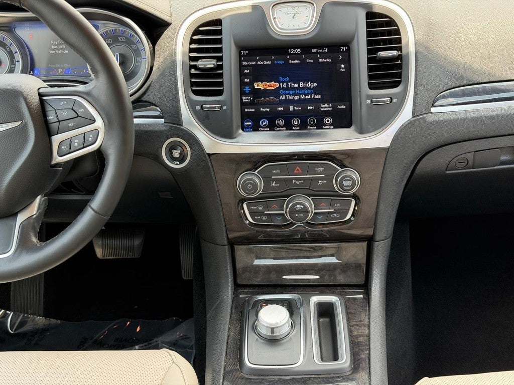 2021 Chrysler 300 Touring L RWD