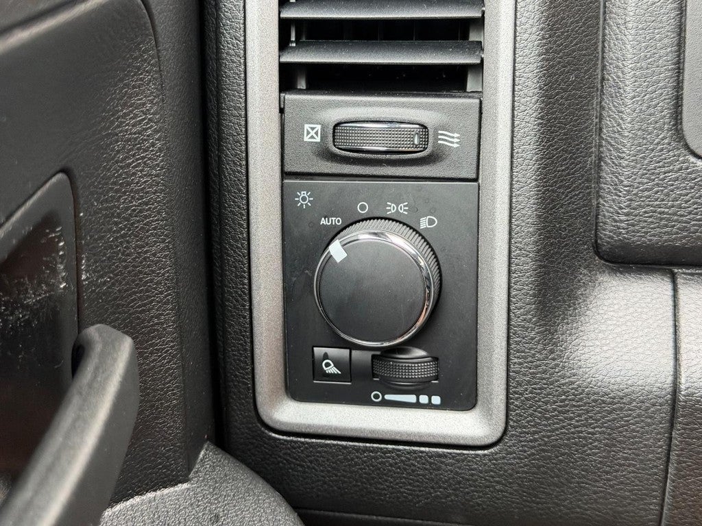 2021 RAM 1500 Classic Tradesman 4x4 Crew Cab 5'7" Box