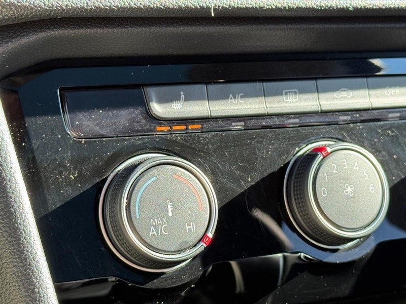 2023 Volkswagen Taos SE 4MOTION