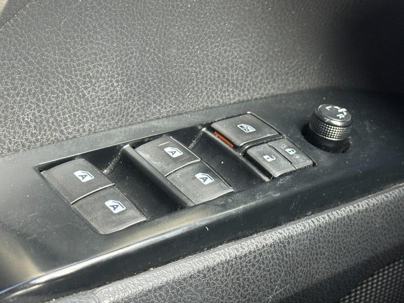 2019 Toyota Camry SE Auto