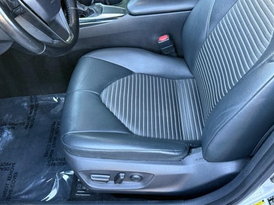 2019 Toyota Camry SE Auto (Natl)