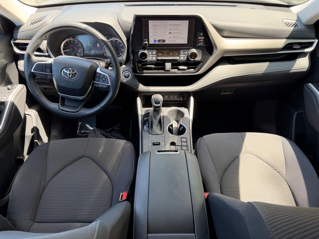 2024 Toyota Highlander LE FWD (Natl)
