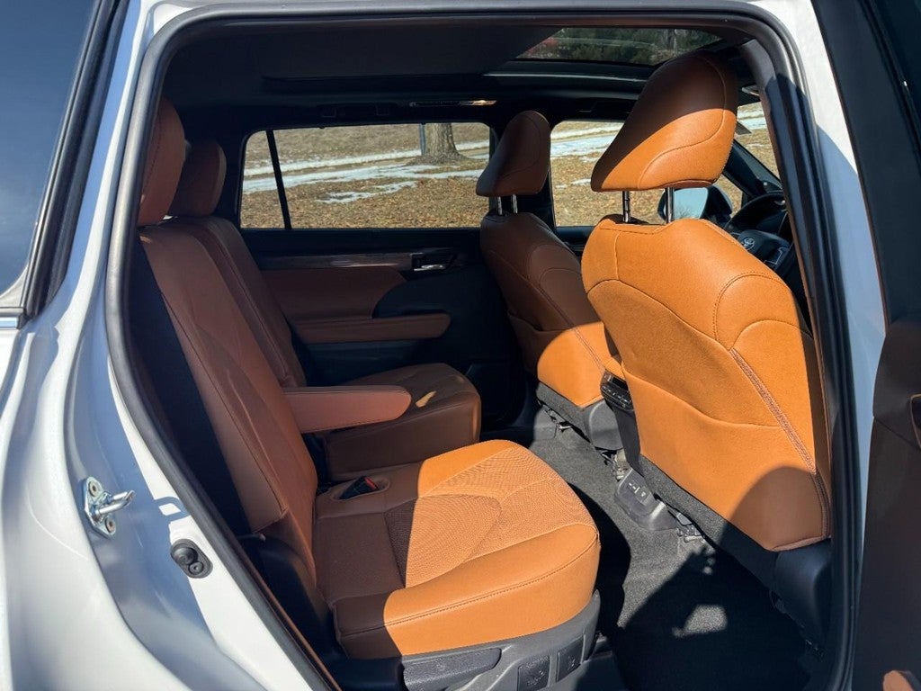 2024 Toyota Highlander Platinum AWD (Natl)