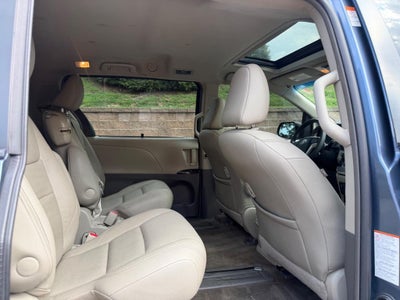 2017 Toyota Sienna Limited FWD 7-Passenger (Natl)