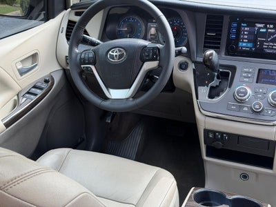 2017 Toyota Sienna Limited FWD 7-Passenger (Natl)