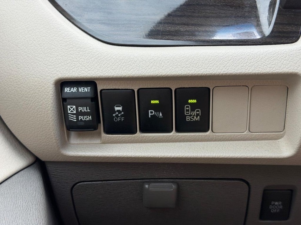 2017 Toyota Sienna Limited FWD 7-Passenger (Natl)