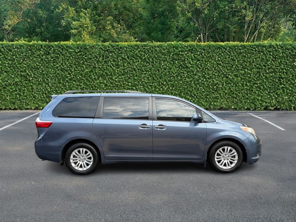 2017 Toyota Sienna Limited FWD 7-Passenger (Natl)