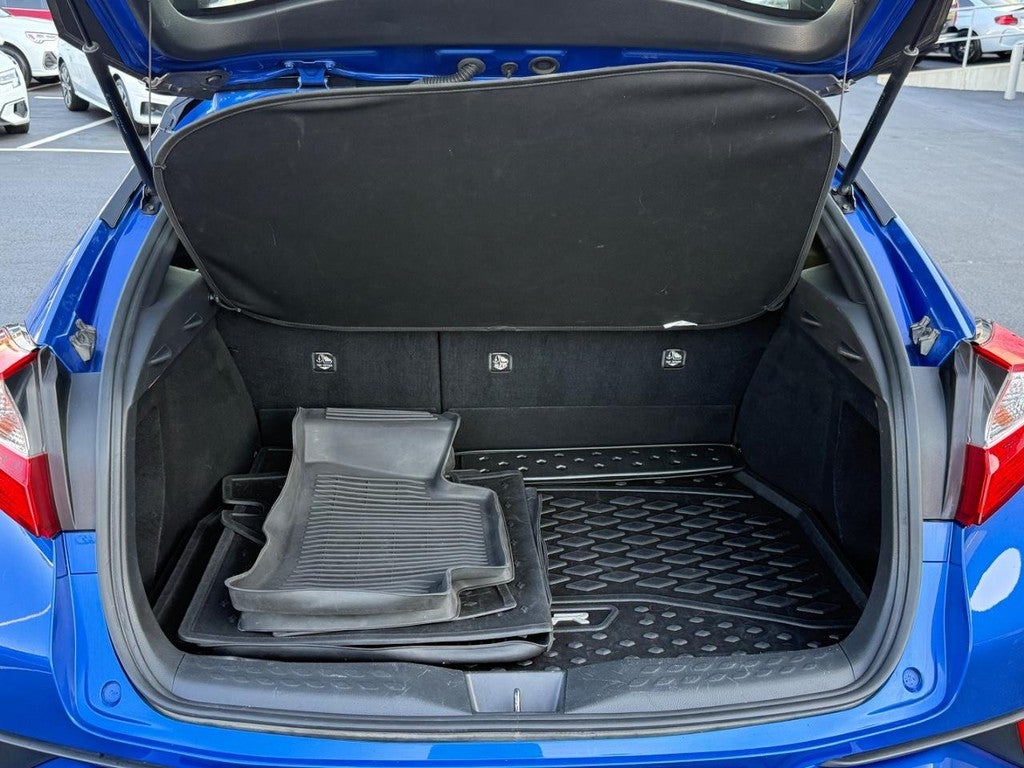 2020 Toyota C-HR XLE FWD (Natl)