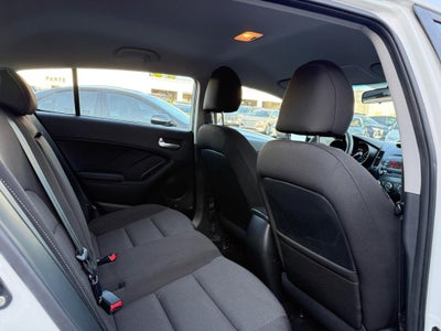 2017 Kia Forte5 LX Auto