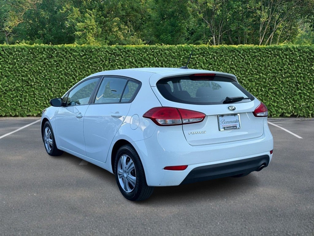 2017 Kia Forte5 LX Auto