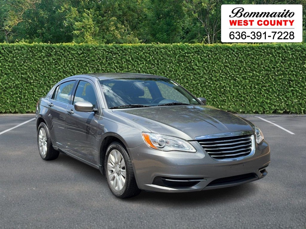 2013 Chrysler 200 LX's photo