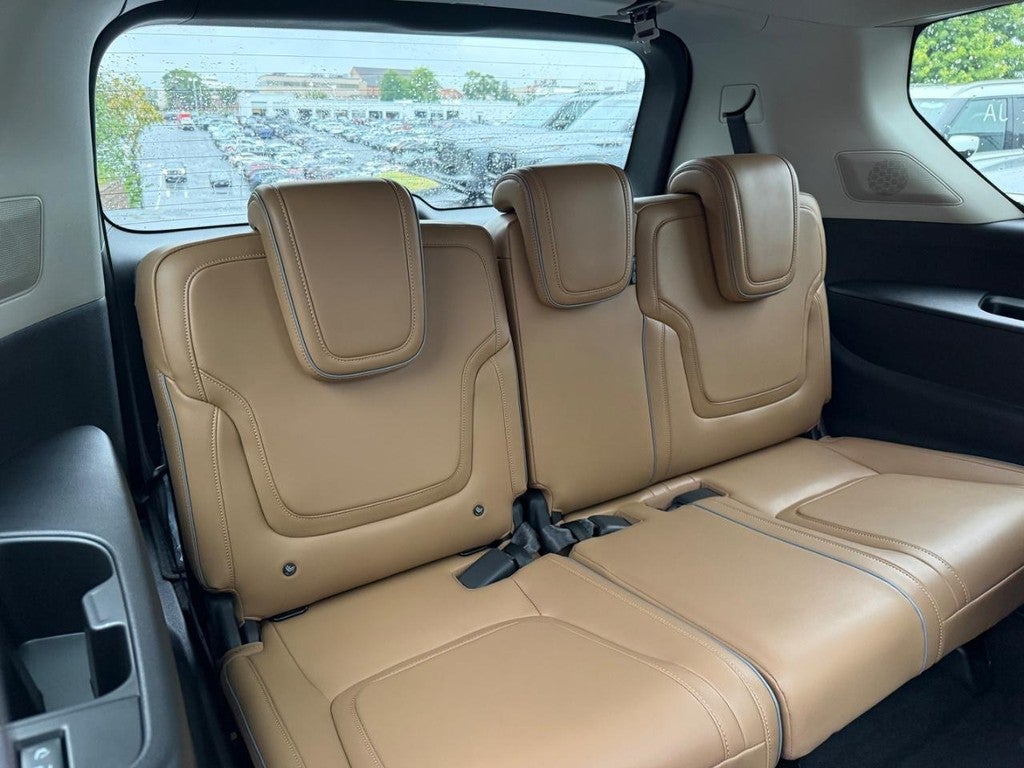 2027 INFINITI QX80 LUXE AWD