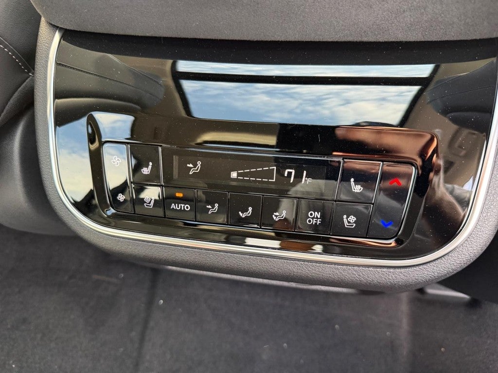 2027 INFINITI QX80 LUXE AWD