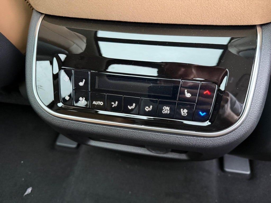 2027 INFINITI QX80 LUXE AWD