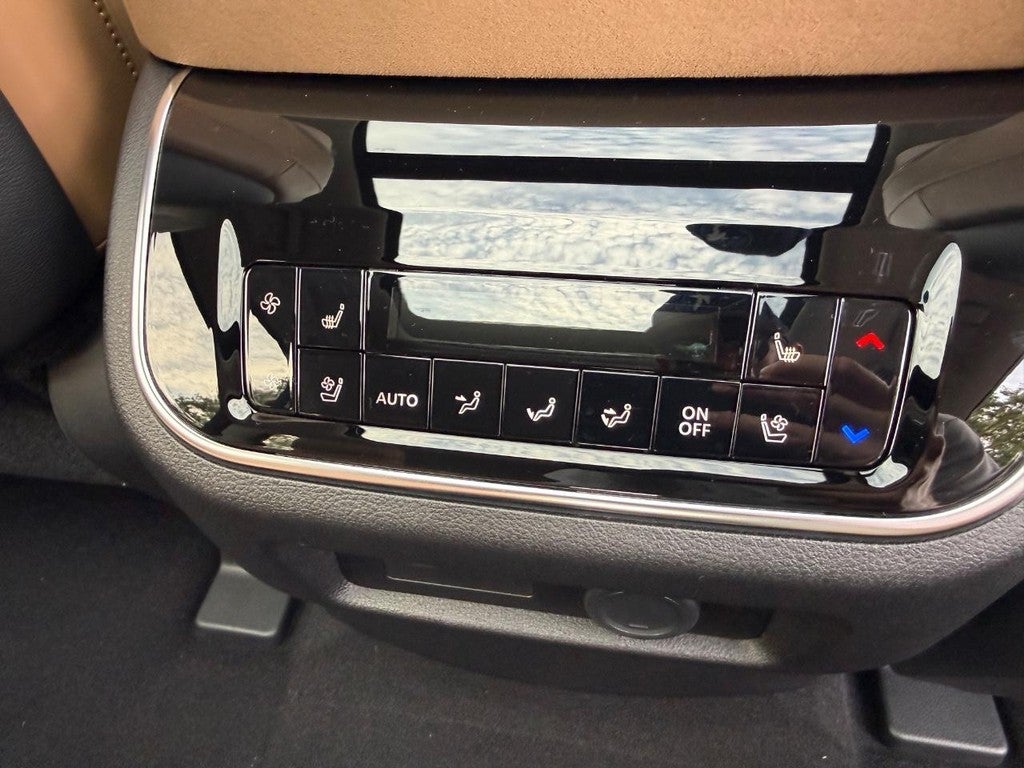 2027 INFINITI QX80 LUXE AWD