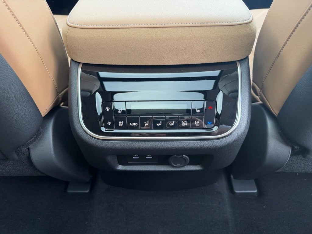 2027 INFINITI QX80 LUXE AWD